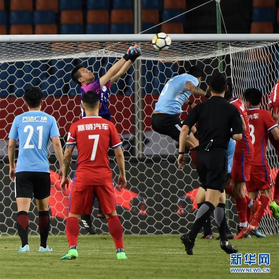 足协杯:重庆斯威对阵大连一方