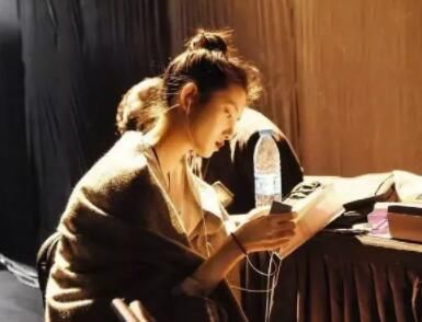 星骨子里就透着文艺气息,徐静蕾写的一手好字