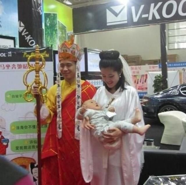 搞笑囧图:这是哪里的妖怪,唐僧和白娘子结婚了