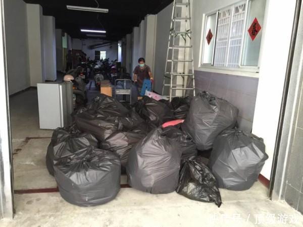 当房东进入女生的退租房间后,瞬间晕眩休克!场