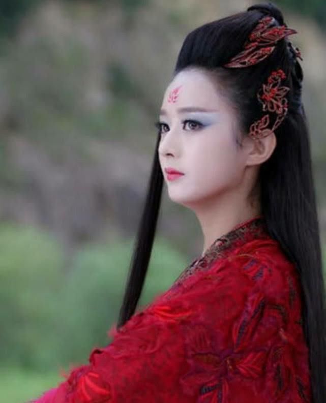 赵丽颖又双叒叕恋爱,这次是林更新还是陈伟霆