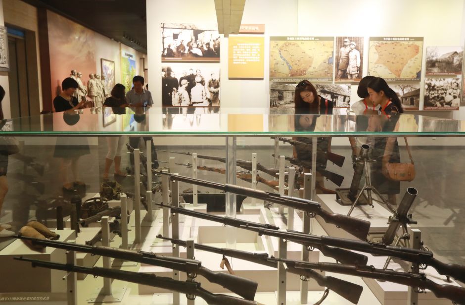 图为抗日战争时期使用的武器。大众网记者 王长坤 摄