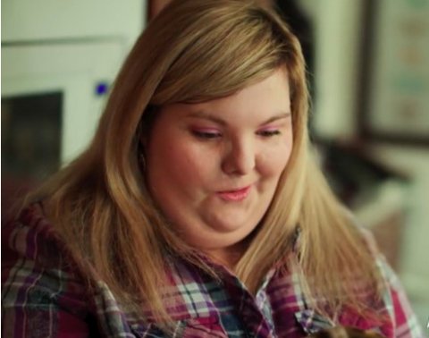 女孩每次出门全副武装因对阳光过敏 现已做43