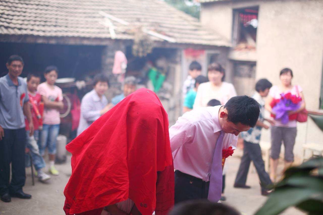 男方出30万彩礼, 女方嫁妆只送电动车, 新郎怒