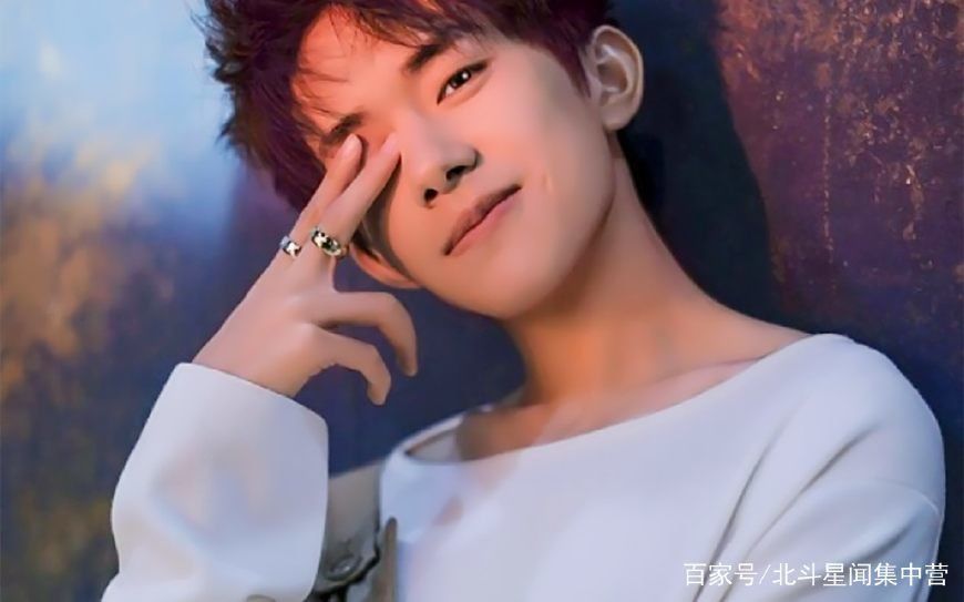 鹿晗烟熏妆妖孽,王俊凯烟熏妆不羁,易烊千玺烟