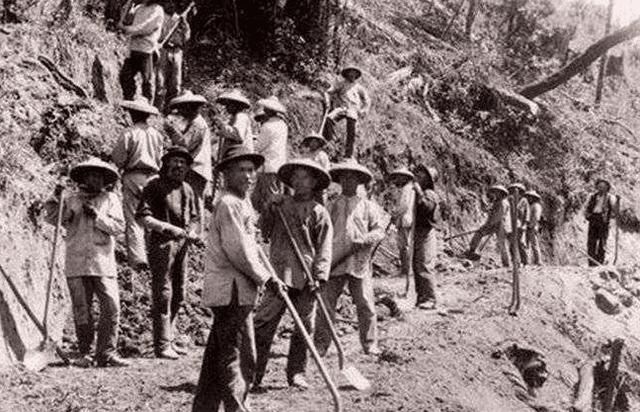 美国警察:中国人就得挨打!中国驻美武官不堪殴