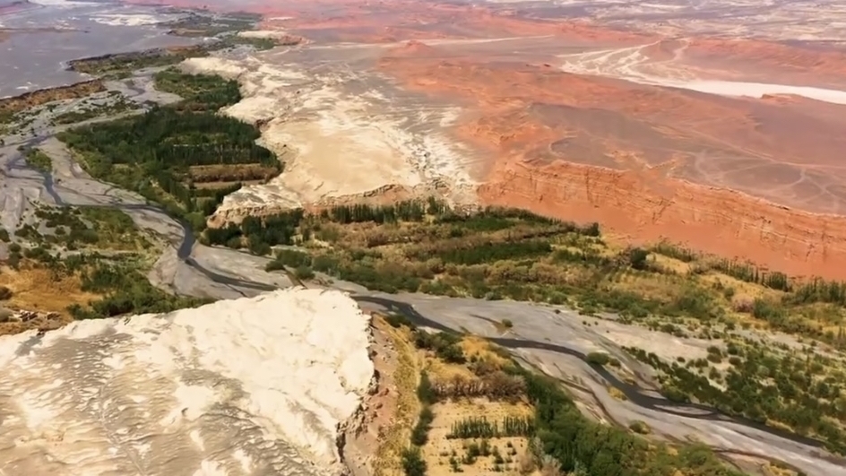 绝了！新疆天山红河谷初夏风光宛如水彩画！