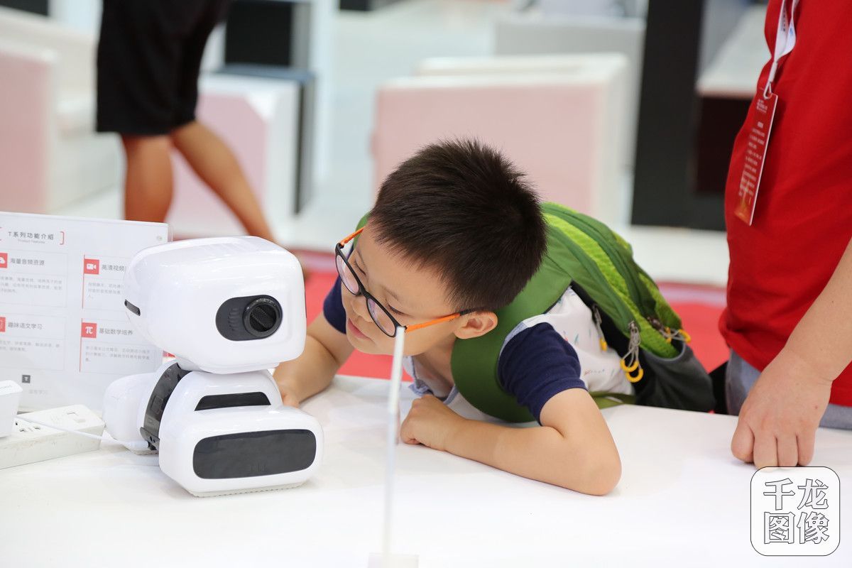 【预见机器人】玩具or伙伴 孩子们眼中的机器人世界 【预见机器人】玩具or伙伴 孩子们眼中的机器人世界