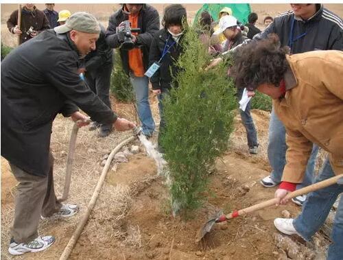 落魄时曾向保姆借钱,春晚一别19年,喜剧大师陈