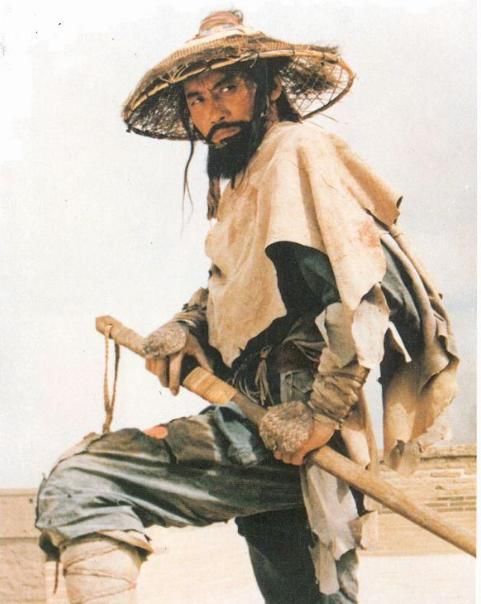 当过武术冠军,干过工人,又从武打明明星到剑术大师