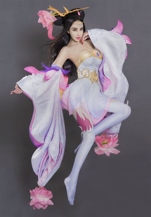 微博网友@孟晓艺dana 就是其中一位"王者"段位的《王者荣耀》玩家,她