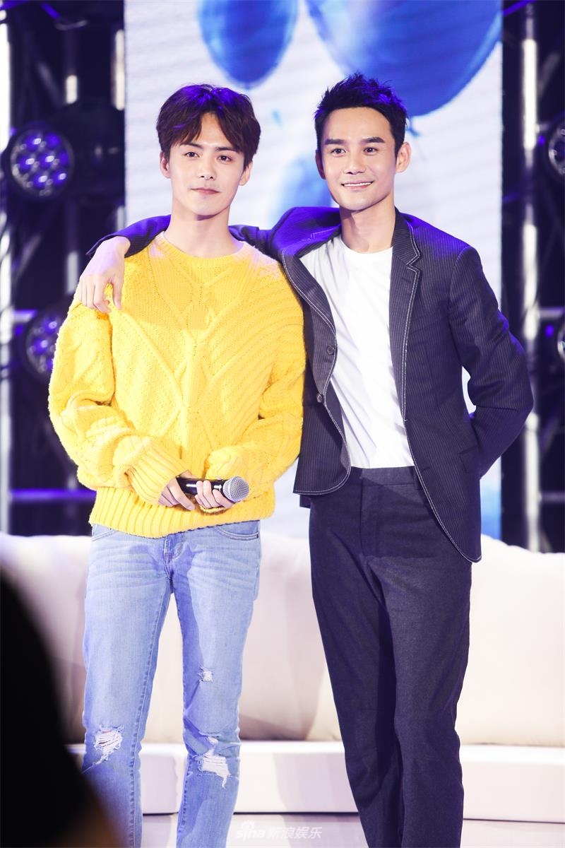 王凯与影迷同台飙戏 生日会深情献唱感动影迷(图)