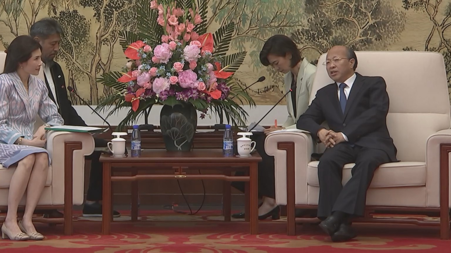 李秀领会见泰国曼谷市议会第一副议长