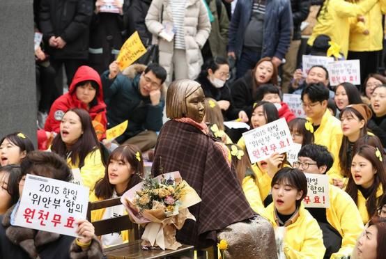 韩国不过一个中等发达国家,为什么韩国人总是