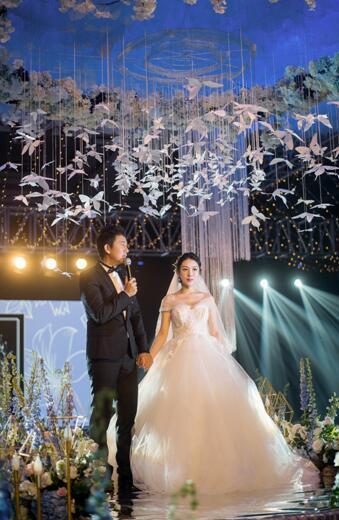 著名乐评人伍洲彤迎娶女歌手刘冯合欢 恋爱修成正果 著名乐评人伍洲彤迎娶女歌手刘冯合欢 恋爱修成正果