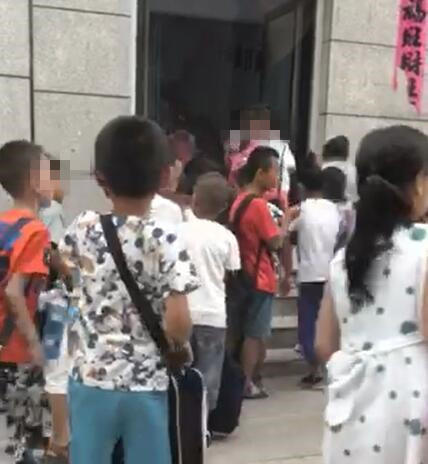 河北:阳原县有偿补课黑校车乱象谁来管?