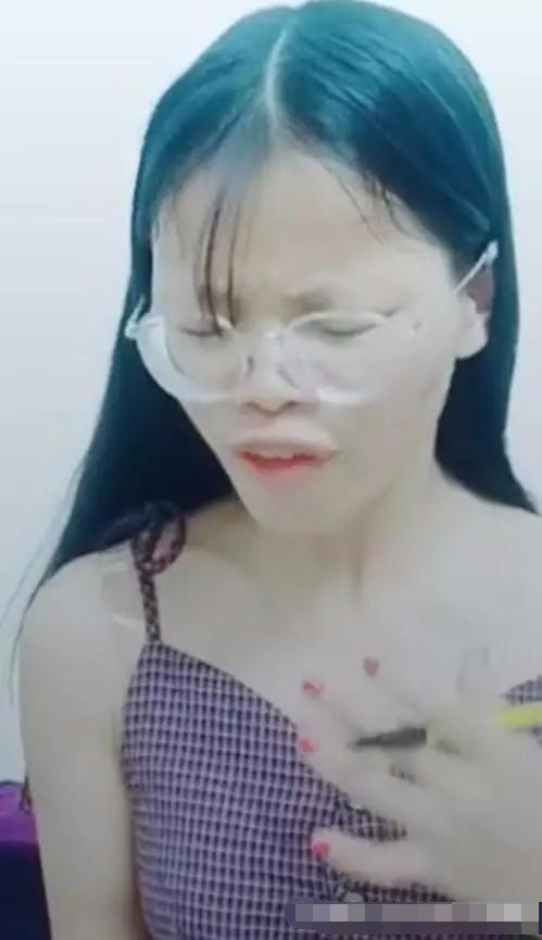 快手嘟嘟姐VS抖音嘟嘟姐,同样的大嘴,你觉