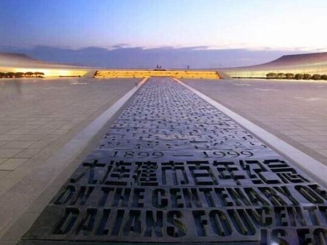 中国最大的广场,是天安门广场的4倍!每一处建筑都意义非凡!