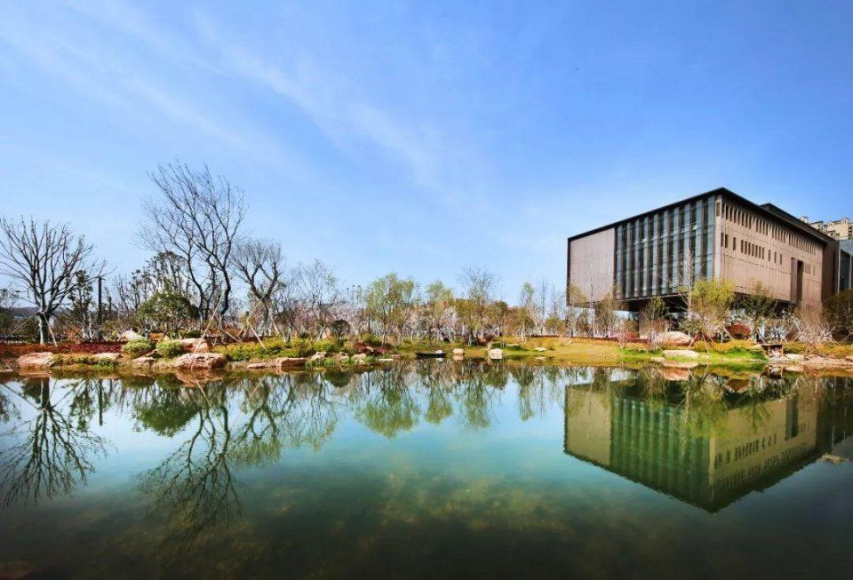 华为武汉光谷研发基地正式投入运营!园林式