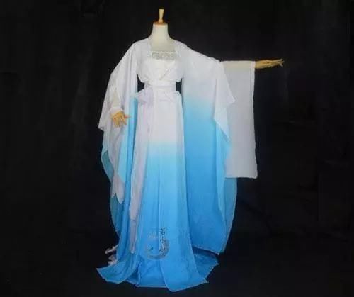 叶罗丽测试:选一条宫廷裙,测你前世活了多少岁