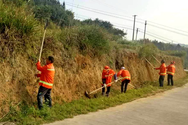 宁化中沙乡组建公路养护队,助推精准脱贫