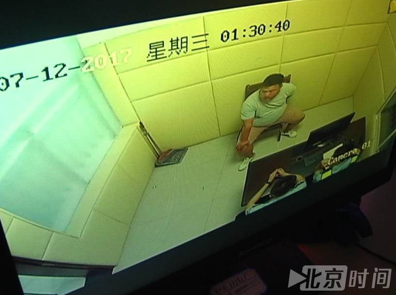 监拍车窗抛垃圾被阻 一家三口围殴环卫工 监拍车窗抛垃圾被阻 一家三口围殴环卫工