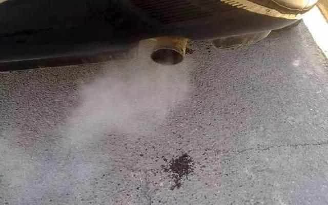 排气管滴水是怎么回事?其实好车才滴得起 排气管滴水是怎么回事?其实好车才滴得起
