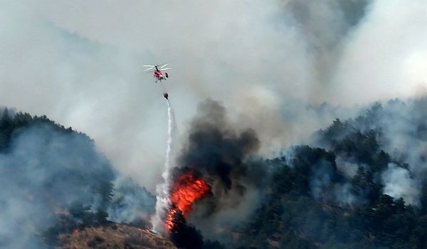 3月29日山西省沁源县发生森林火灾，十万火急，从新疆、广东、山东、山西等地出动13架飞机进行空中洒水灭火，形成地面和空中立体式的扑救，发挥航空救援的独特优势。