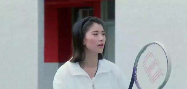 看完袁咏仪年轻时一双细长腿, 才发现被郑爽漫