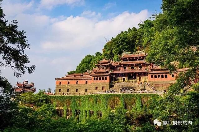 泉州旅游推荐,全国罕见的帝字型建筑群,依岩石而建的安溪清水岩
