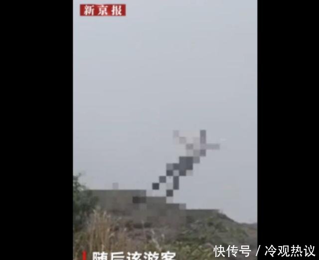 众人劝阻未果 游客峨眉山顶跳崖