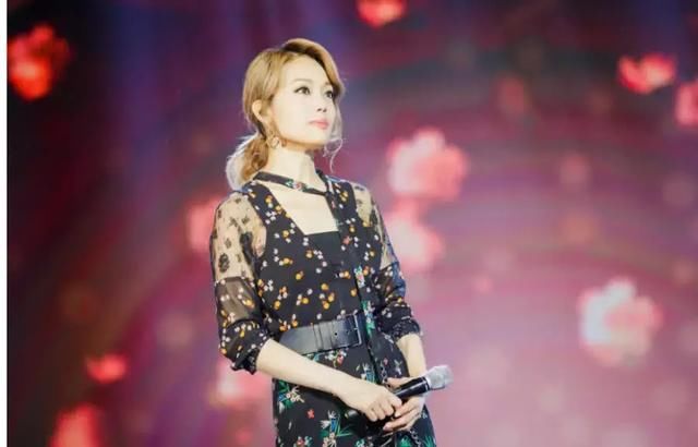 冷门又好听的五首粤语歌,每一首都让你听哭,网