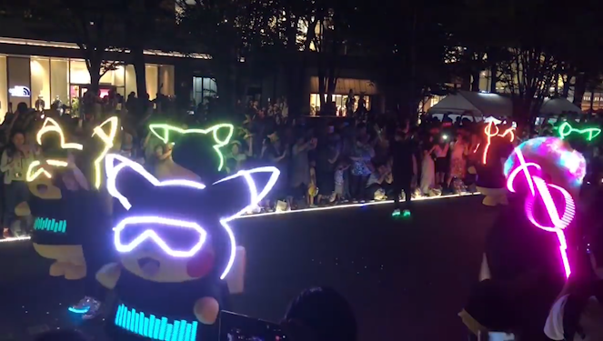 神奇宝贝闪现!皮卡丘大爆发游行引围观