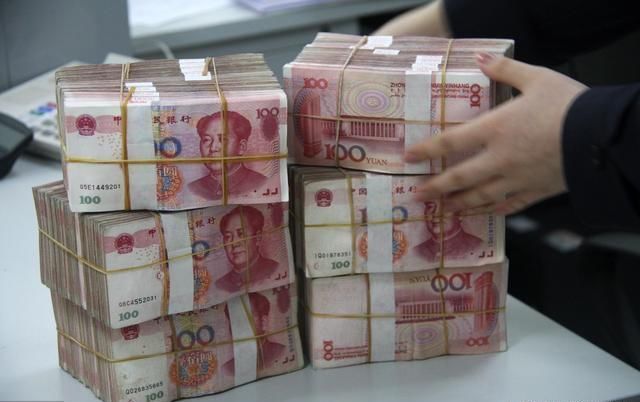 10万元闲钱,是买理财产品好?还是银行存定期好