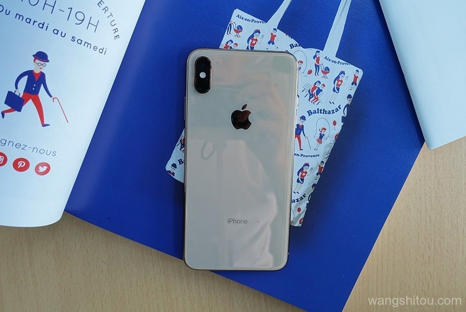 iPhone XS系列正式开卖后,首批上手的消费者如