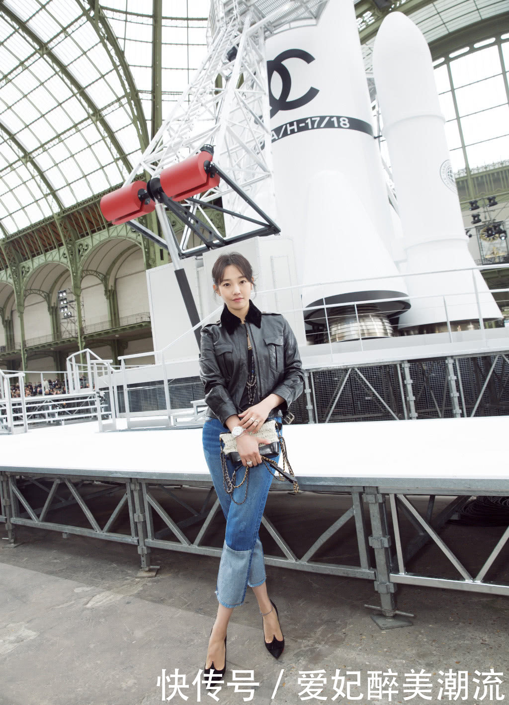 白百何为了秀腿真是拼!高跟鞋穿成这样,眼看脚