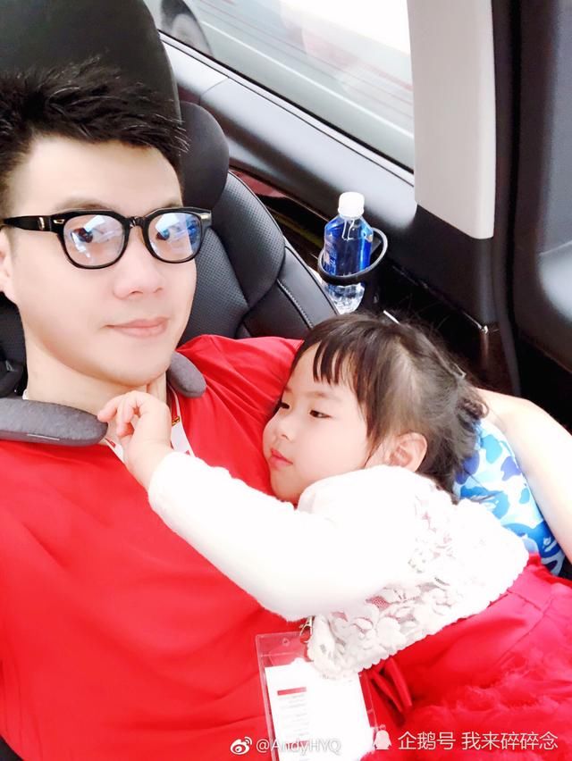 黄毅清曝光黄奕私密照,女方怒斥:你的人格是从