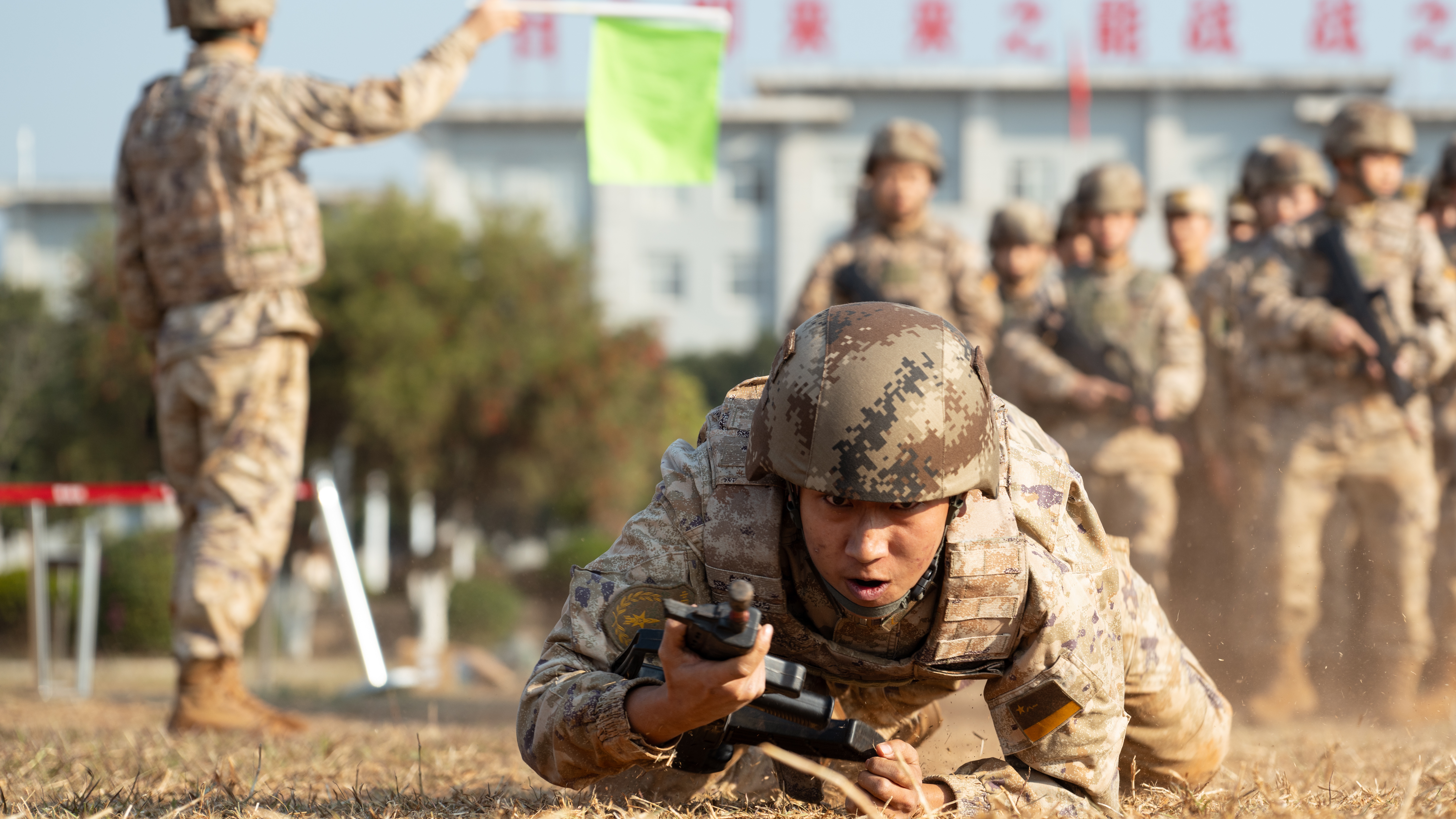 火箭军某部着眼实战环境摔打磨练部队