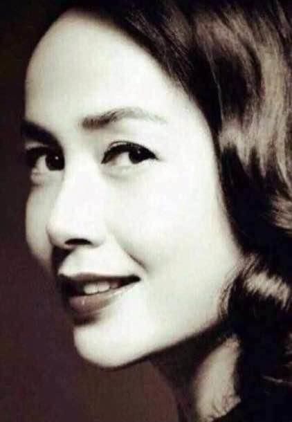 20岁的范冰冰笑起来卧蚕好软萌!乍一看那时候