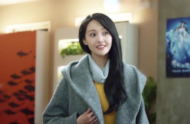 贝微微在剧中的8套衣服,图6是和肖奈初次约会