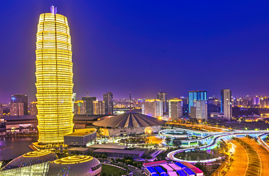 郑州：工资太低。屌丝之城，交通拥堵，人口众多，工资太低，房价太高，无安全感。 在这里，你可以看到部分一夜暴富的拆迁户夜夜笙歌，也能听到白领为了几元钱而与房东曲从迎合。房租在涨，物价在涨，唯独不见工资上涨。爱情，不过是笑笑。