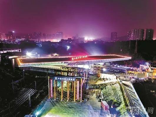 厉害了我的国!桥上建桥 还要空中转体100度 厉害了我的国!桥上建桥 还要空中转体100度