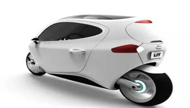 2轮的不倒翁电动车,破百只需要6秒钟,充次电可