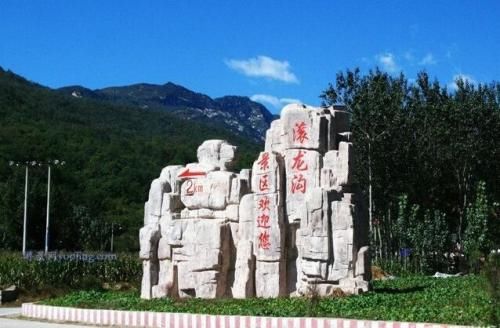 杨展烈士墓,杨开慧烈士亲侄女,为了掩护战友壮