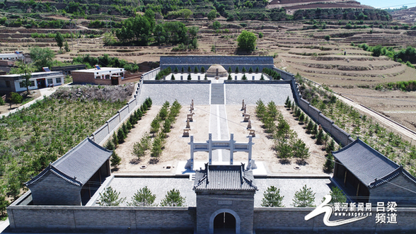 航拍:于成龙墓园 庄严肃穆(组图) 航拍:于成龙墓园 庄严肃穆(组图)