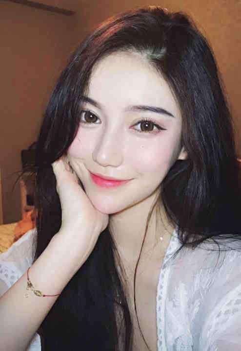 忘了给镜子中的自己美颜!又一抖音女神见光死
