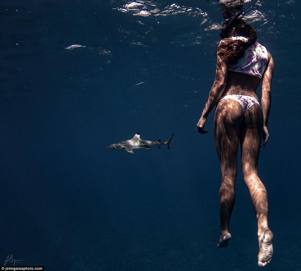 不少网友评论称这种行为极其危险，一旦遭遇意外后果不堪设想。