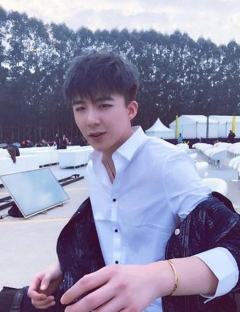 抖音一哥摩登兄弟刘宇宁被打!网友:打的好!