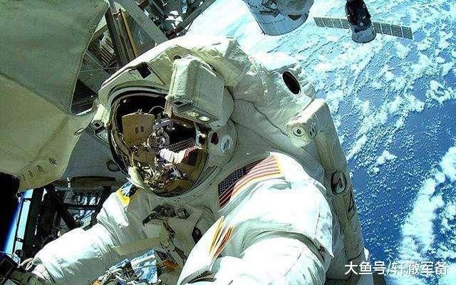 为什么宇航员去太空都随身带枪,难道太空有外星人?