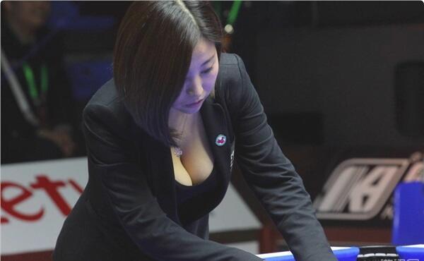 潘晓婷都羡慕!最美台球裁判身材完爆柳岩 潘晓婷都羡慕!最美台球裁判身材完爆柳岩